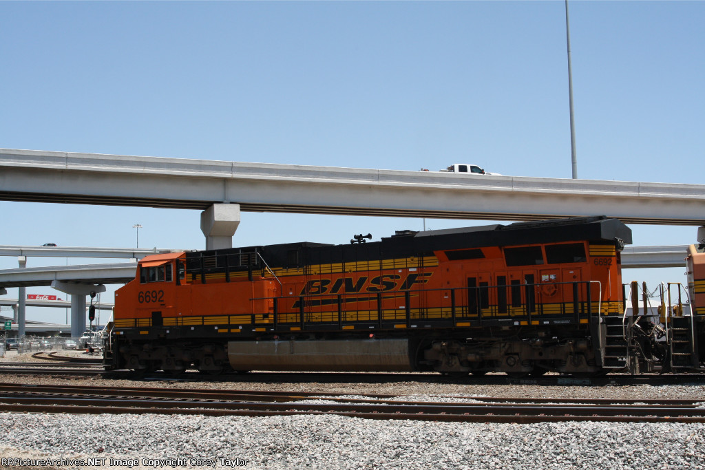 BNSF 6692